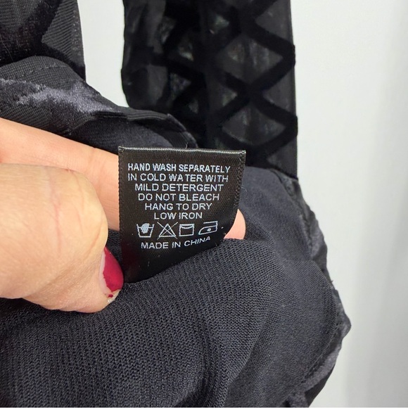 NWT Tuckernuck Black Velvet Burnout Mally Turtleneck size small geometric - Picture 8 of 8